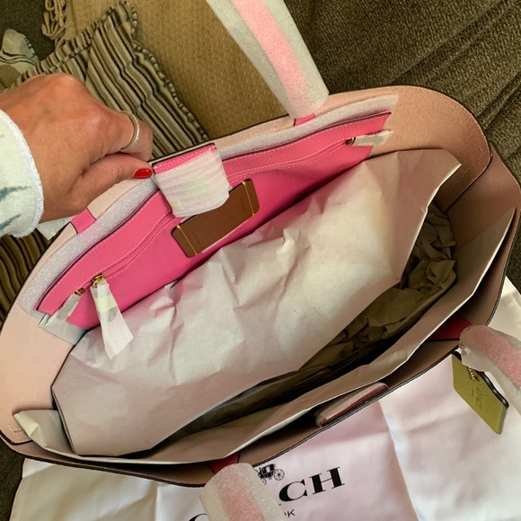 SOLD⛔️Authentic COACH Colorblock Pebbled natural leather snap Logo large tote - Picture 11 of 16